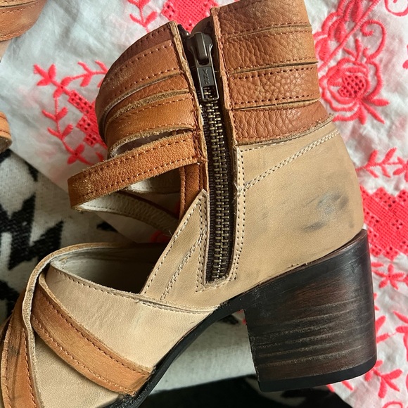 Freebird by Steven Taupe Grind Leather Booties Heels 9 - Picture 12 of 16